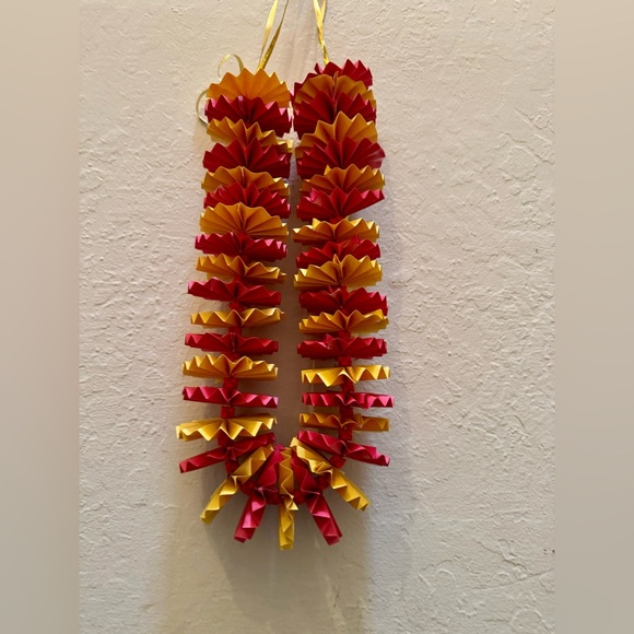 Handmade Deep Pink & Yellow Paper Lei - Picture 7 of 7